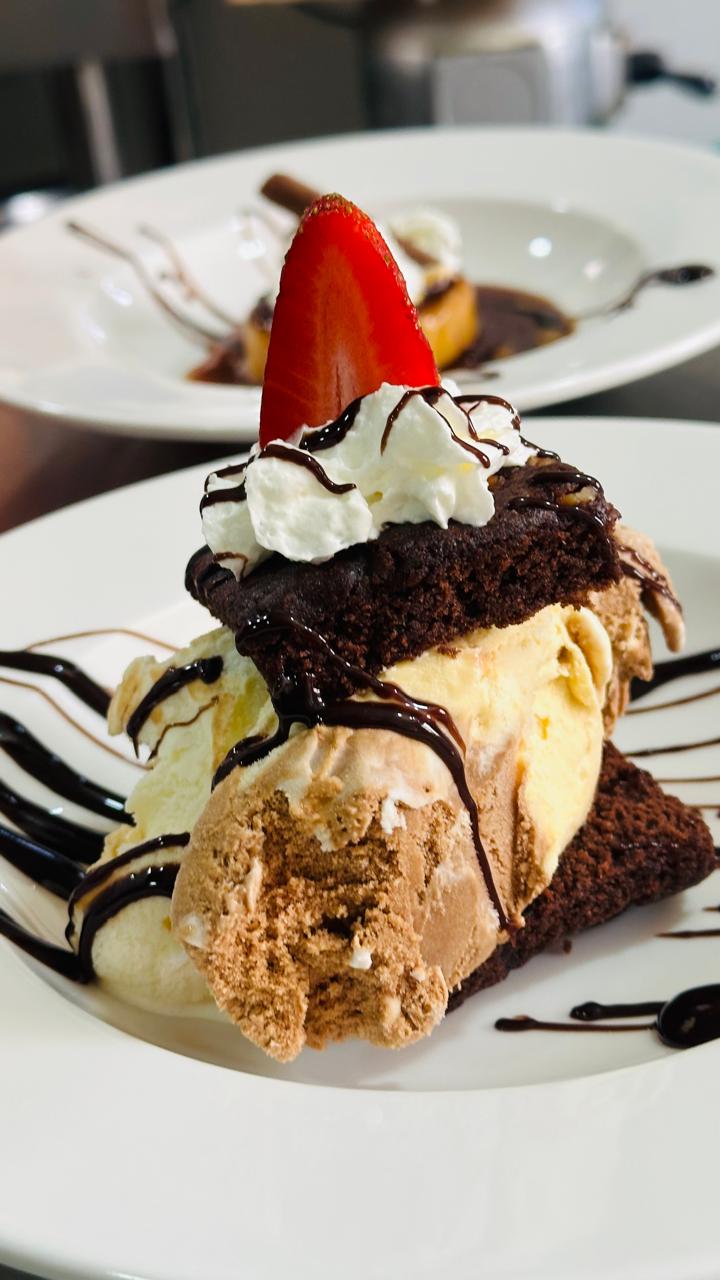 BROWNIE + HELADO
